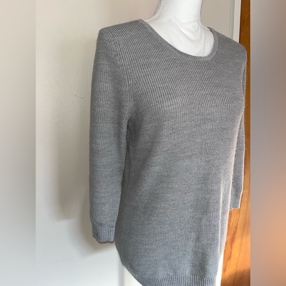 Cute Soho by New York and Company jeans Gray Sweater w/Crisscross Tie Up Back M - Picture 2 of 3